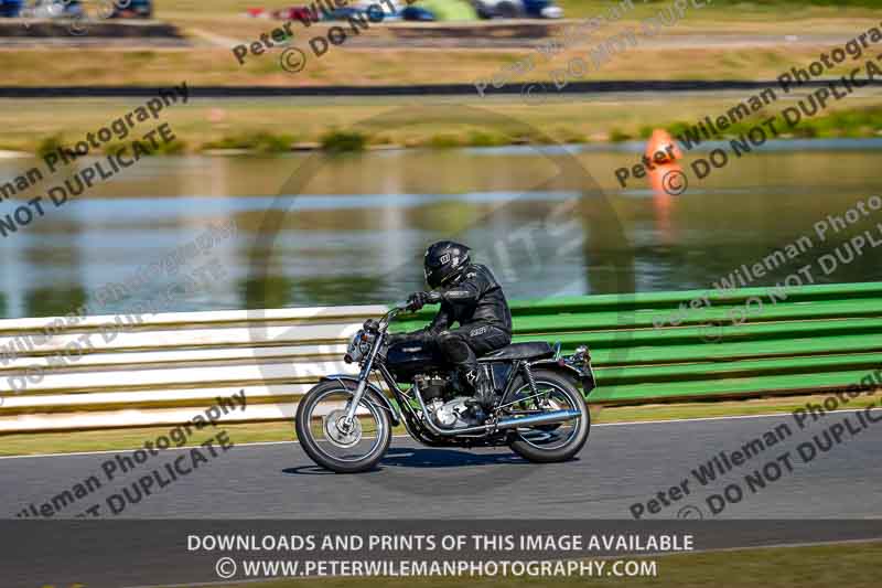 Vintage motorcycle club;eventdigitalimages;mallory park;mallory park trackday photographs;no limits trackdays;peter wileman photography;trackday digital images;trackday photos;vmcc festival 1000 bikes photographs